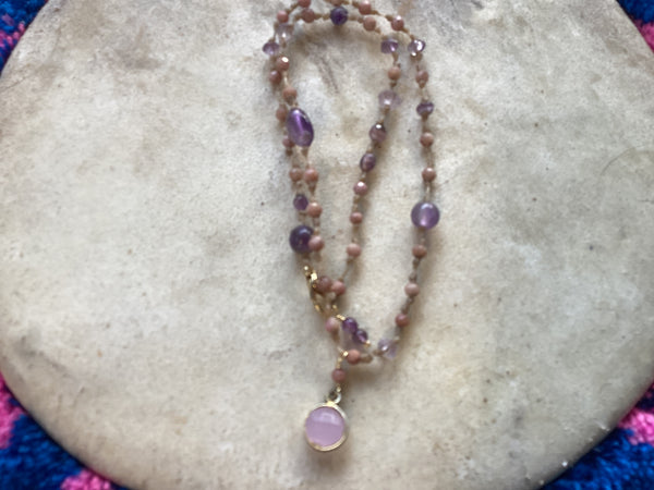 Collares de minerales con bronce