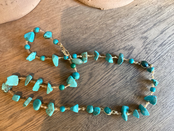 Collares de minerales con bronce
