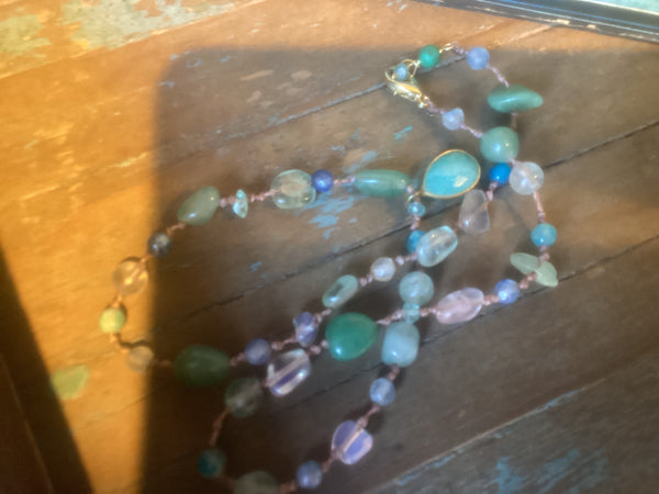 Collares de minerales con bronce
