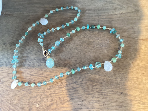 Collares de minerales con bronce