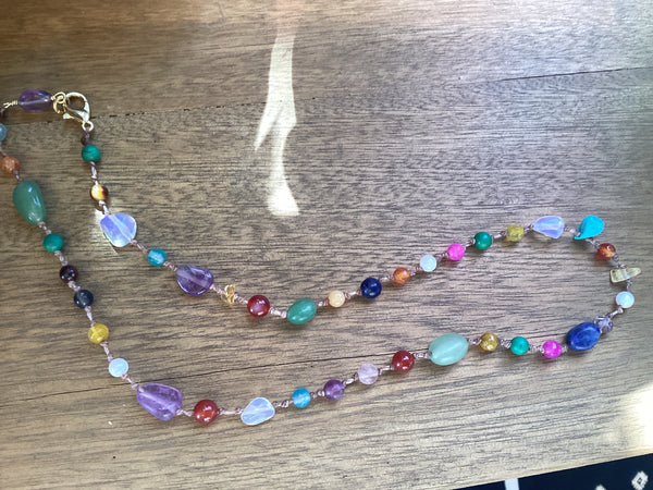 Collares de minerales con bronce