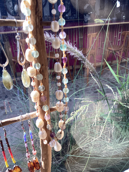 Collares de minerales con bronce