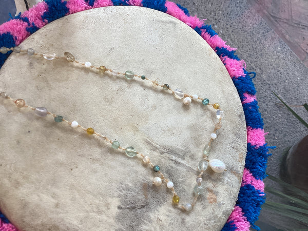 Collares de minerales con bronce