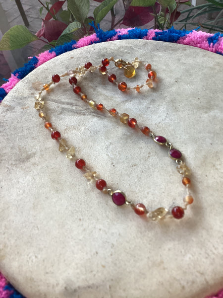 Collares de minerales con bronce
