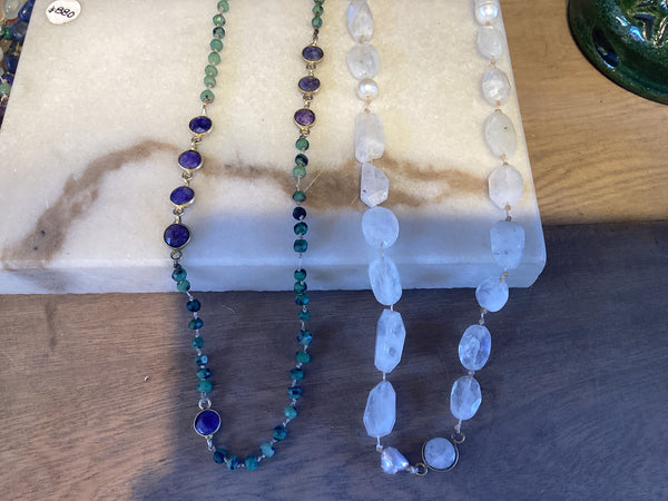 Collares de minerales con bronce